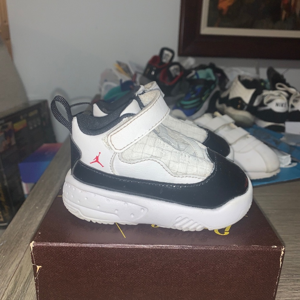 (Baby) Jordan Max Aura 2 TD 'White Gym Red'